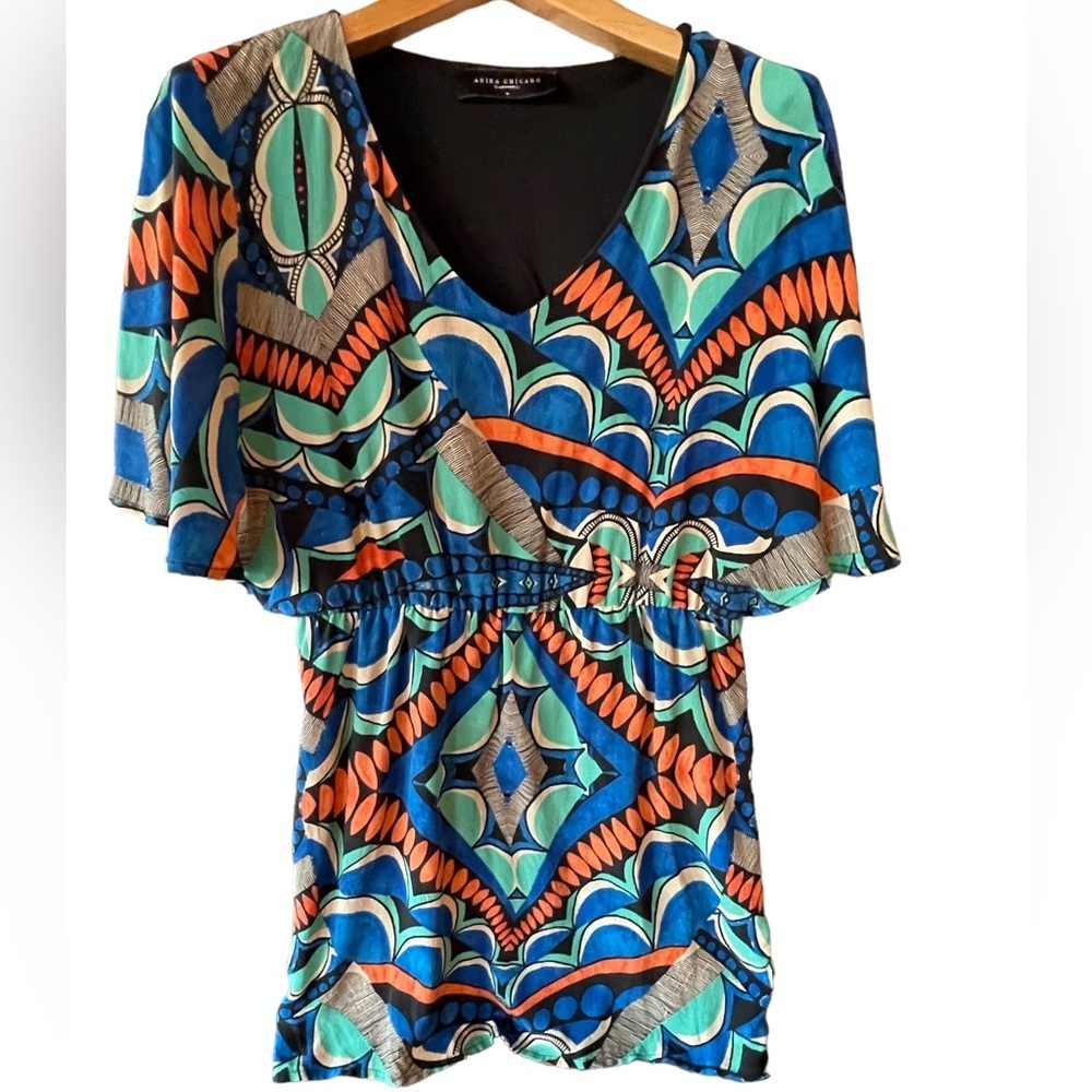 🔥🖤Akira Chicago size M tunic top with rich, vibrant colors! 100% silk!